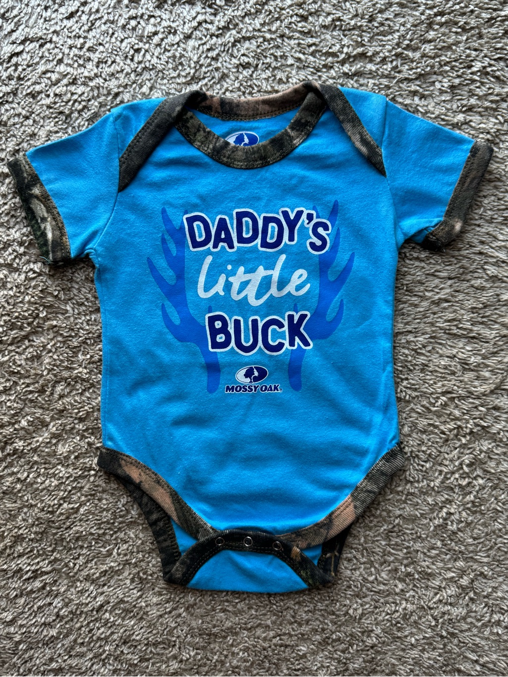 Mossy Oak “Daddy’s Little Buck” Camo Trim Baby Bodysuit Blue 0-3 Months